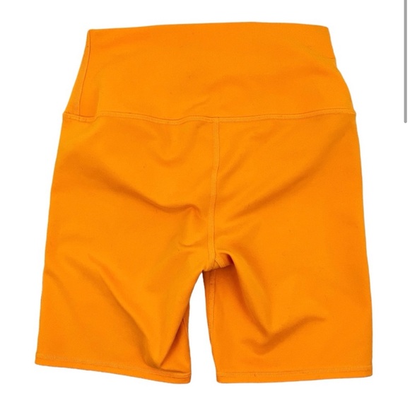 ALO Yoga 7 inch biker short - Picture 4 of 4